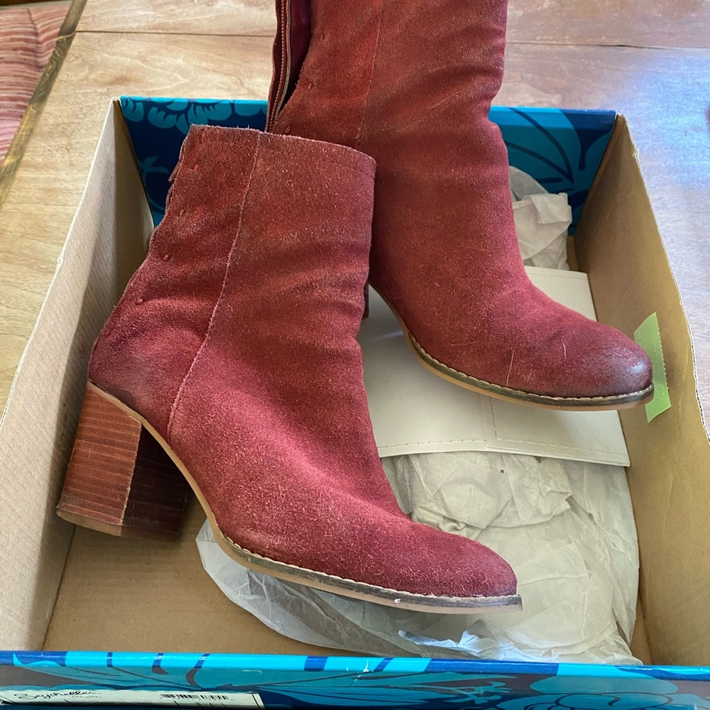Double zip back maroon suede booties Size 7